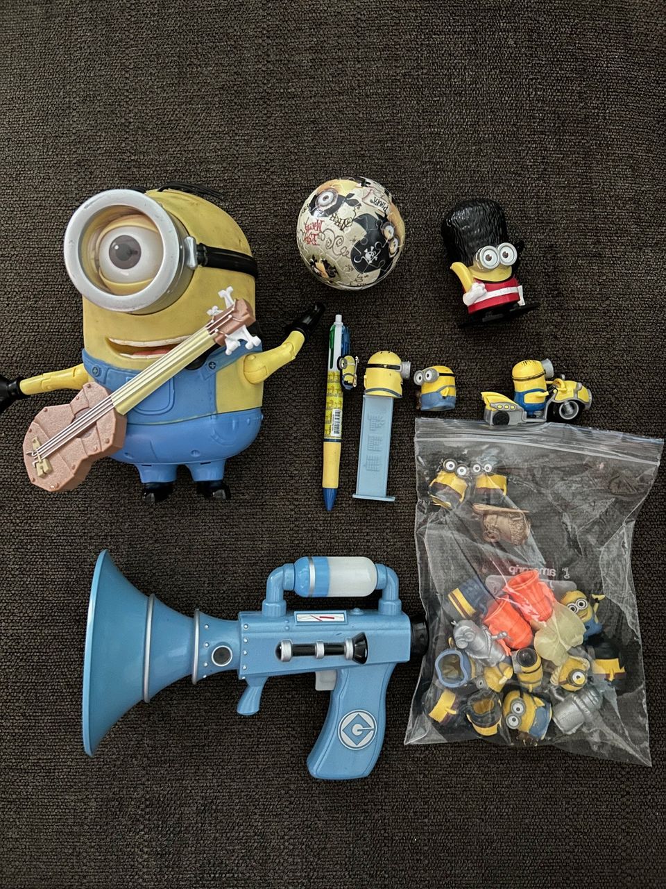 The Minions Interactive Minion Stuart with Guitar + Fart Blaster + 3D puzzle