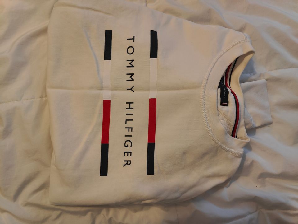 Tommy Hilfiger collegepaita