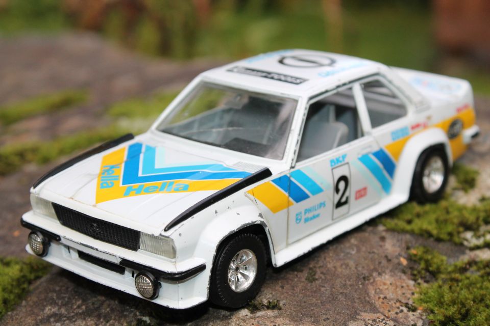 OPEL Ascona B 400 Rally ralliauto 18cm 80-luku Italia 1:24 vanha metalli