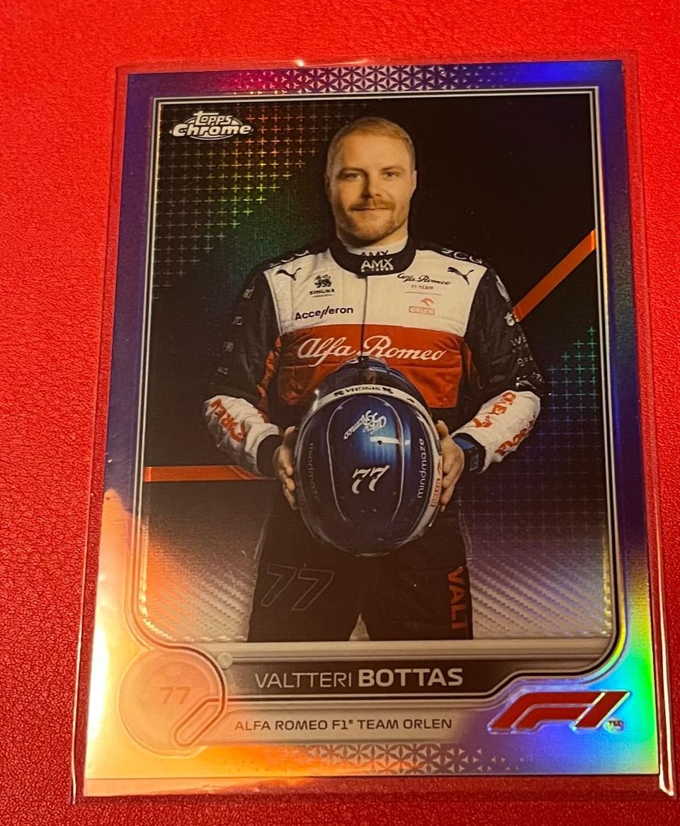 Valtteri Bottas, 249/399 numeroitu keräilykortti Topps Chrome purple 2022