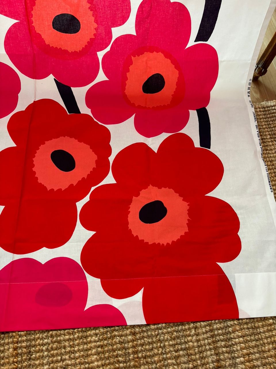 Marimekko, unikko, uusi verho, pöytäliina