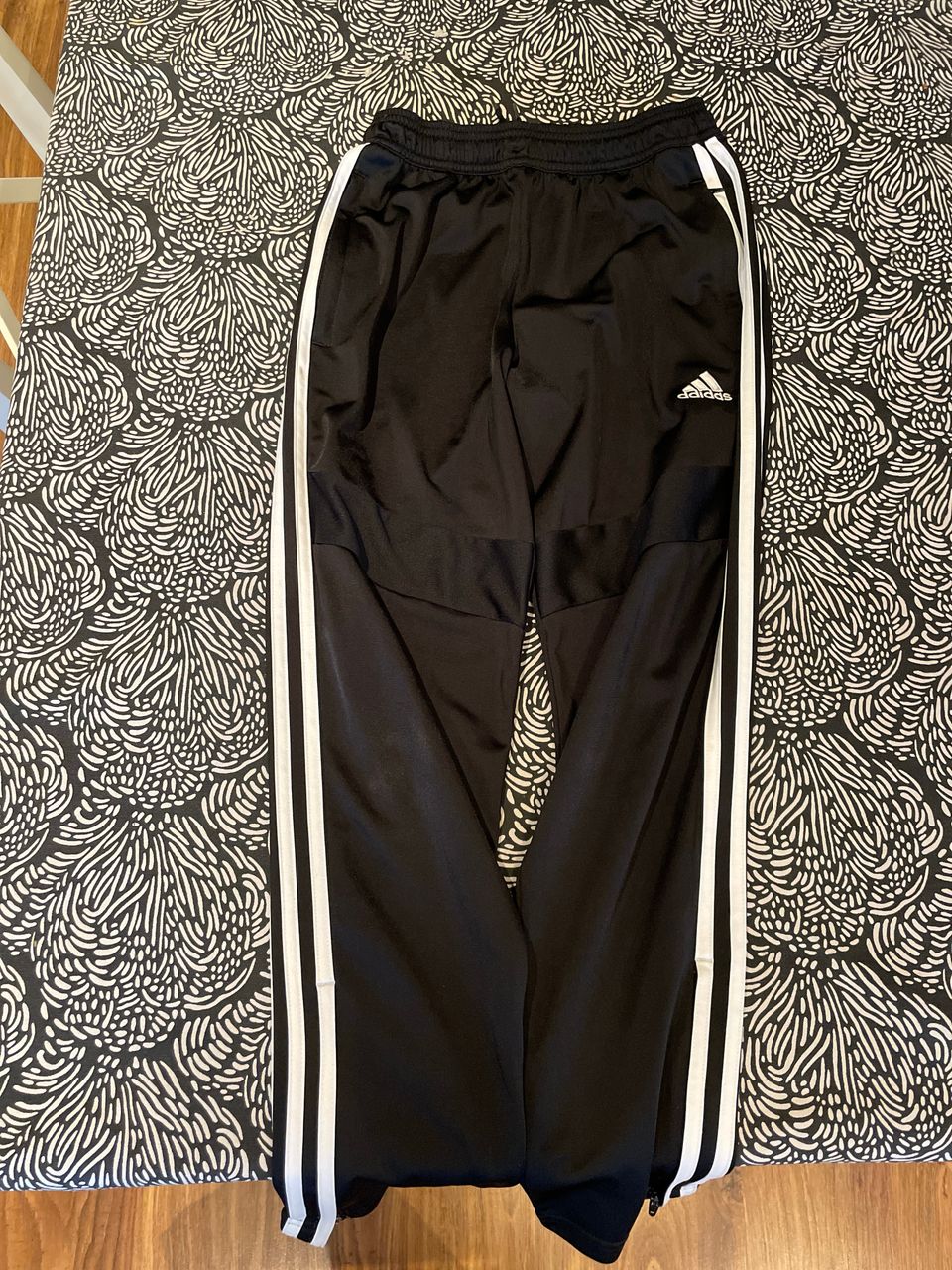 Lasten Adidas-verkkarit 152 cm