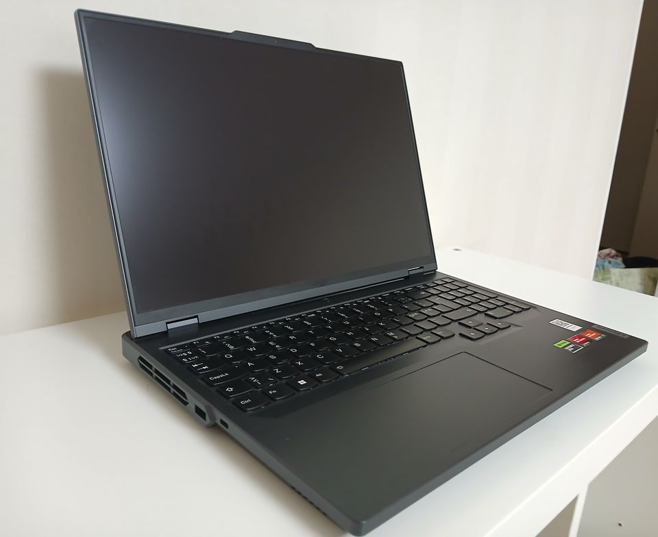 Lenovo Legion Pro 5 16ARX8 98MX peliläppäri