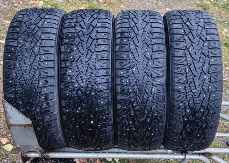 205/60R16 Hakkapeliitta 7 nastakumit