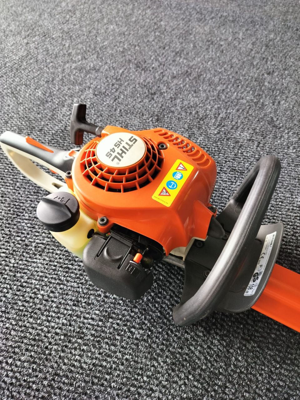 Stihl-merkkinen pensasleikkuri