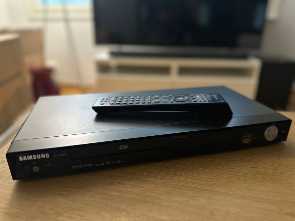 Samsung 1080p7 dvd-soitin ja kaukosäädin