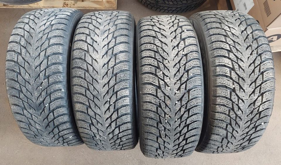 Käytetyt 225/55R17 Nokian Kitkarenkaat 4 kpl