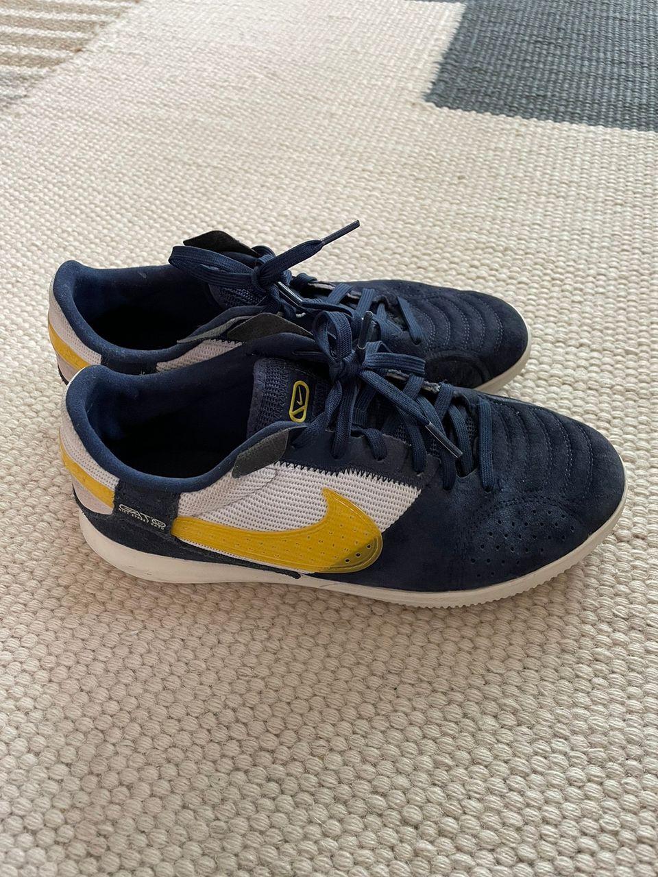 Nike futsal / sisäpelikengät koko 38 jr