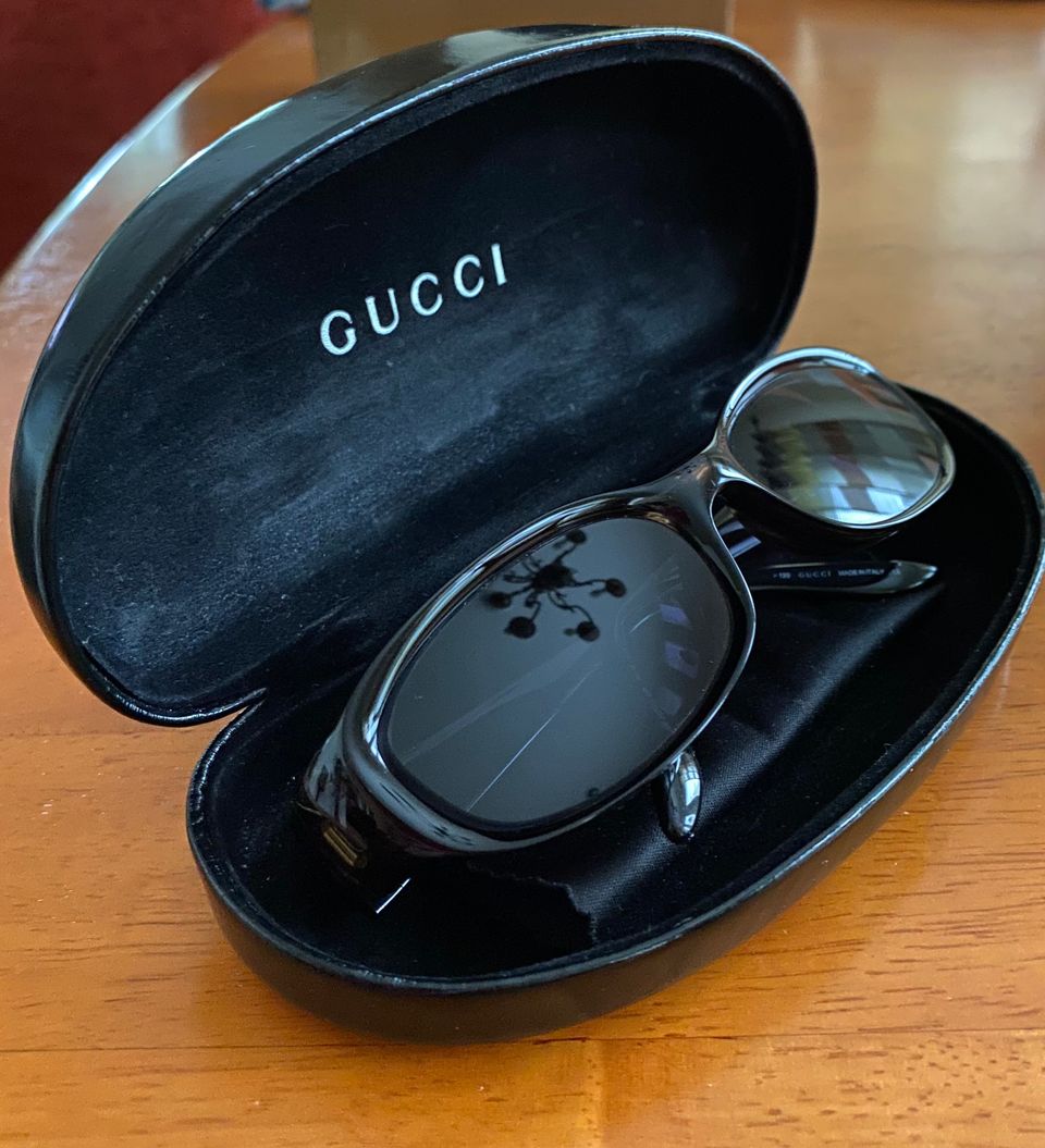 Gucci vintage 90-luvun naisten aurinkolasit GG 2456/S