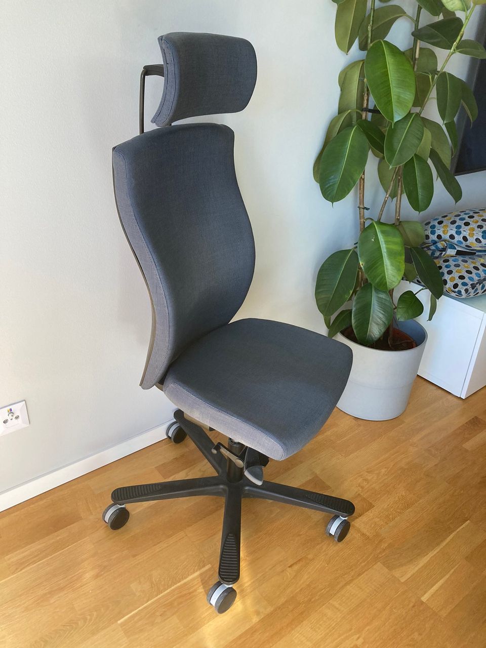 Ergonominen, korkealaatuinen työtuoli