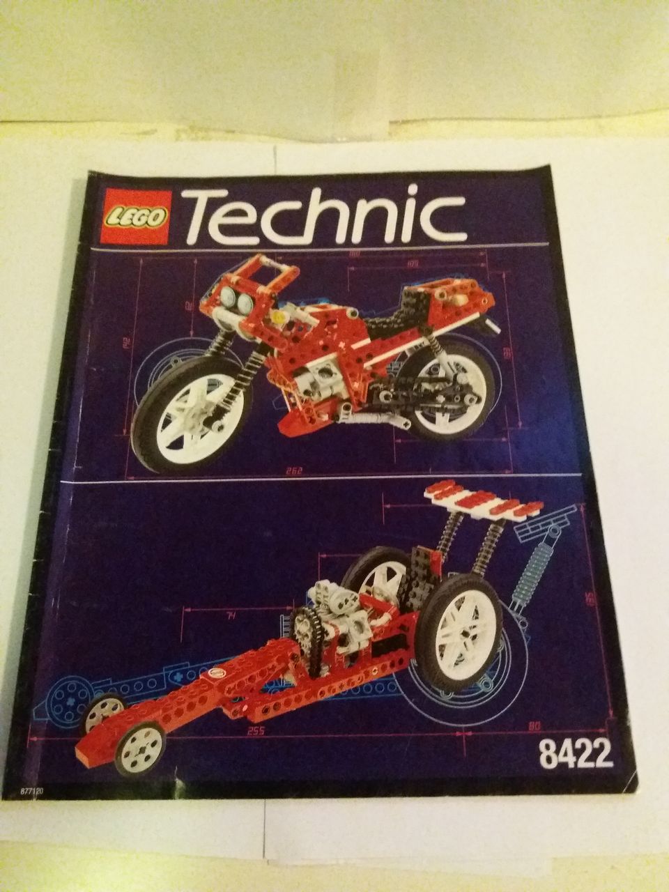 LEGO TECHNIC 8422 Moottoripyörä ja Circuit Shock Racer.