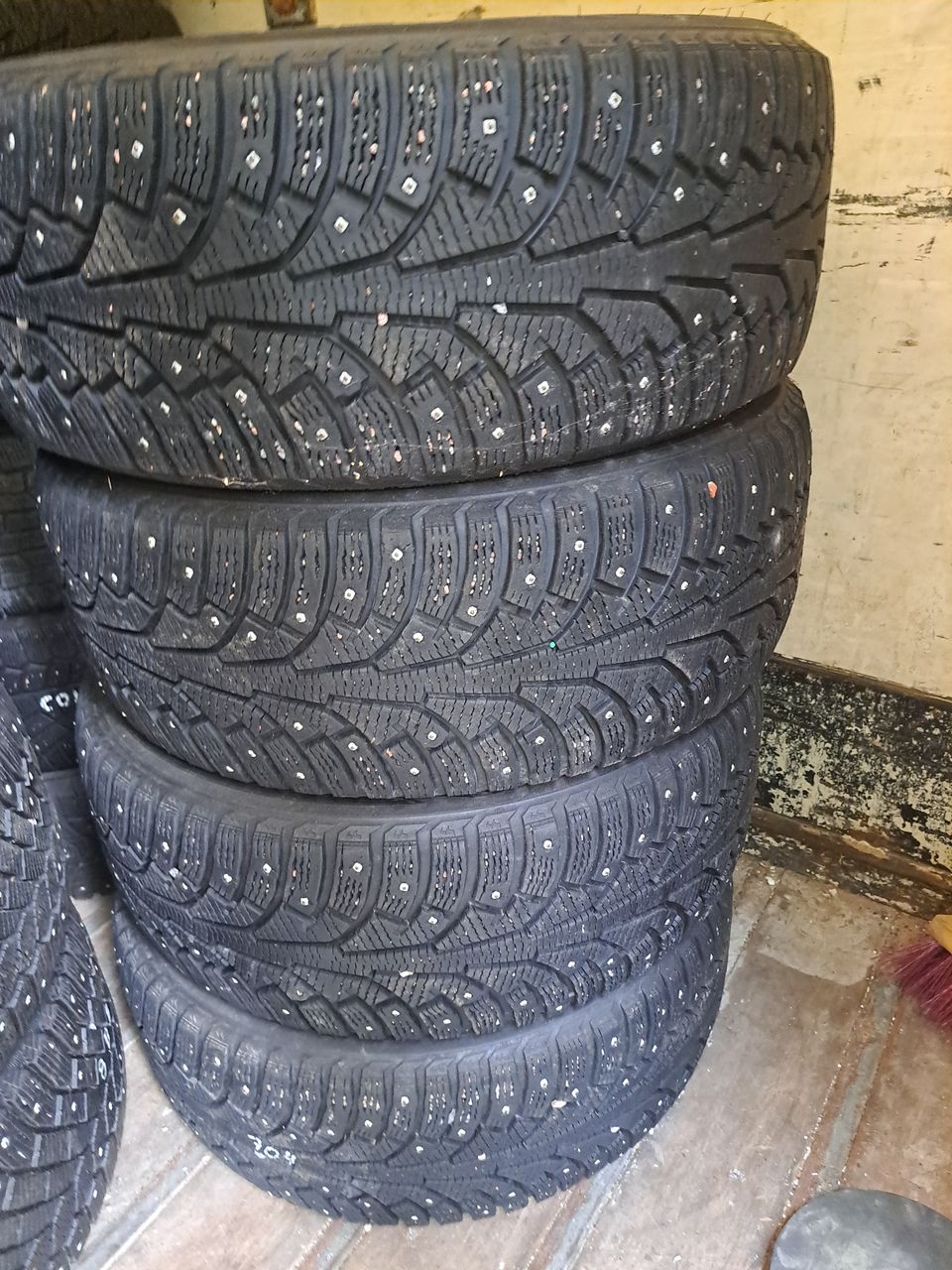 Nokian 235/55R17 nastasarja