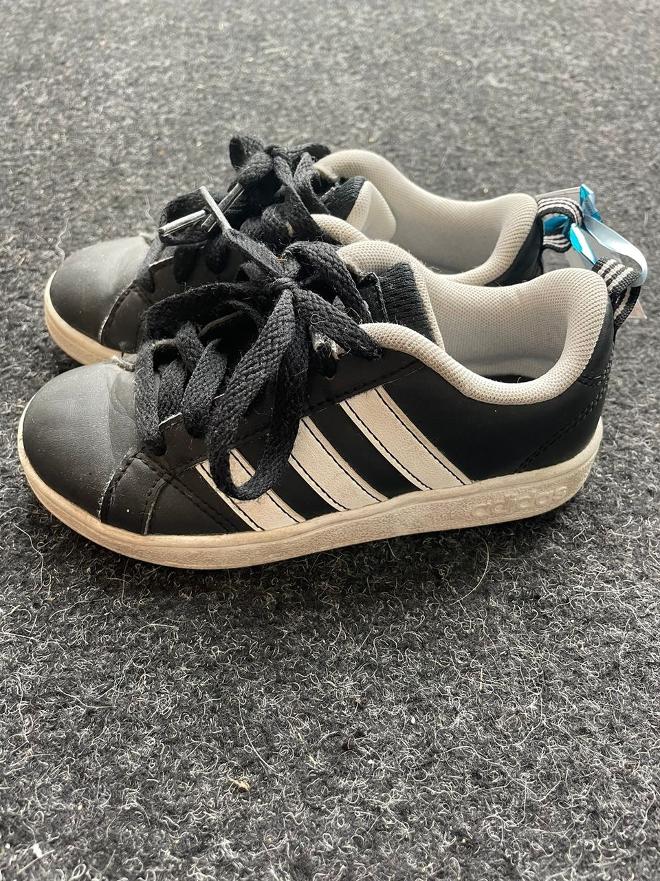 Adidas lenkkarit koko 28