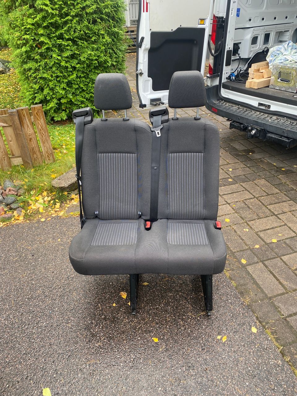 Ford Transit 2014+ apukuskin puoleinen takaistuin (Isofix)