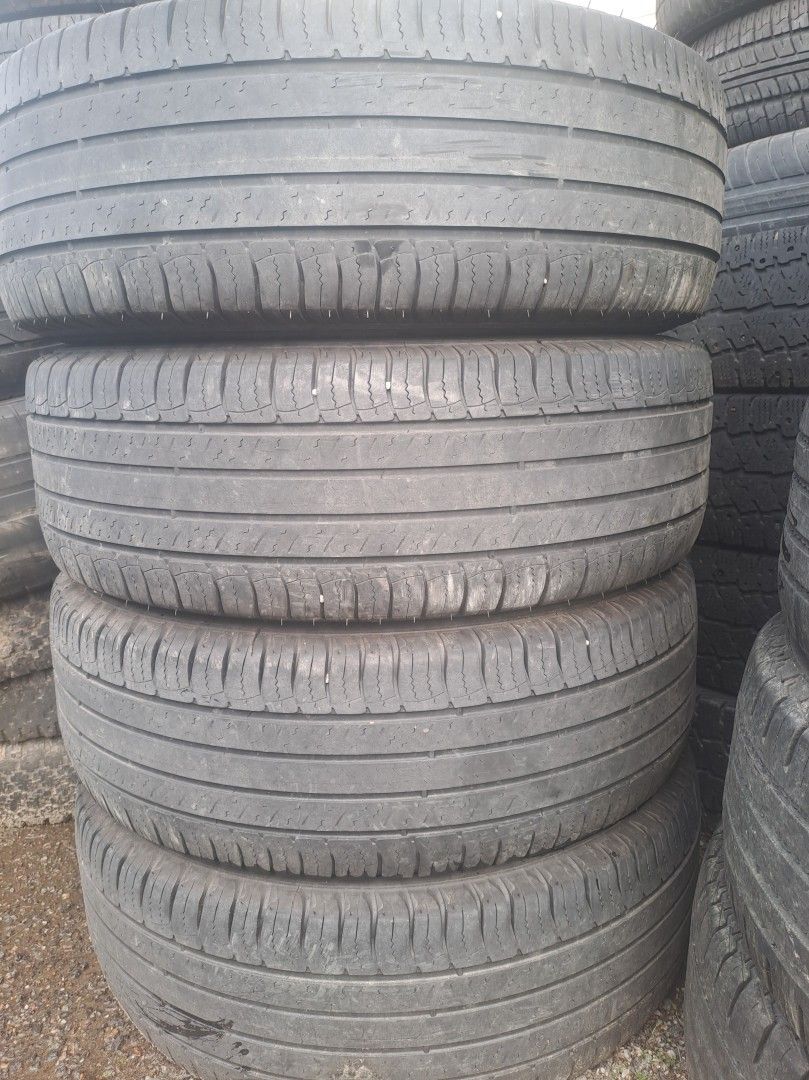 225/65R17 Michelin