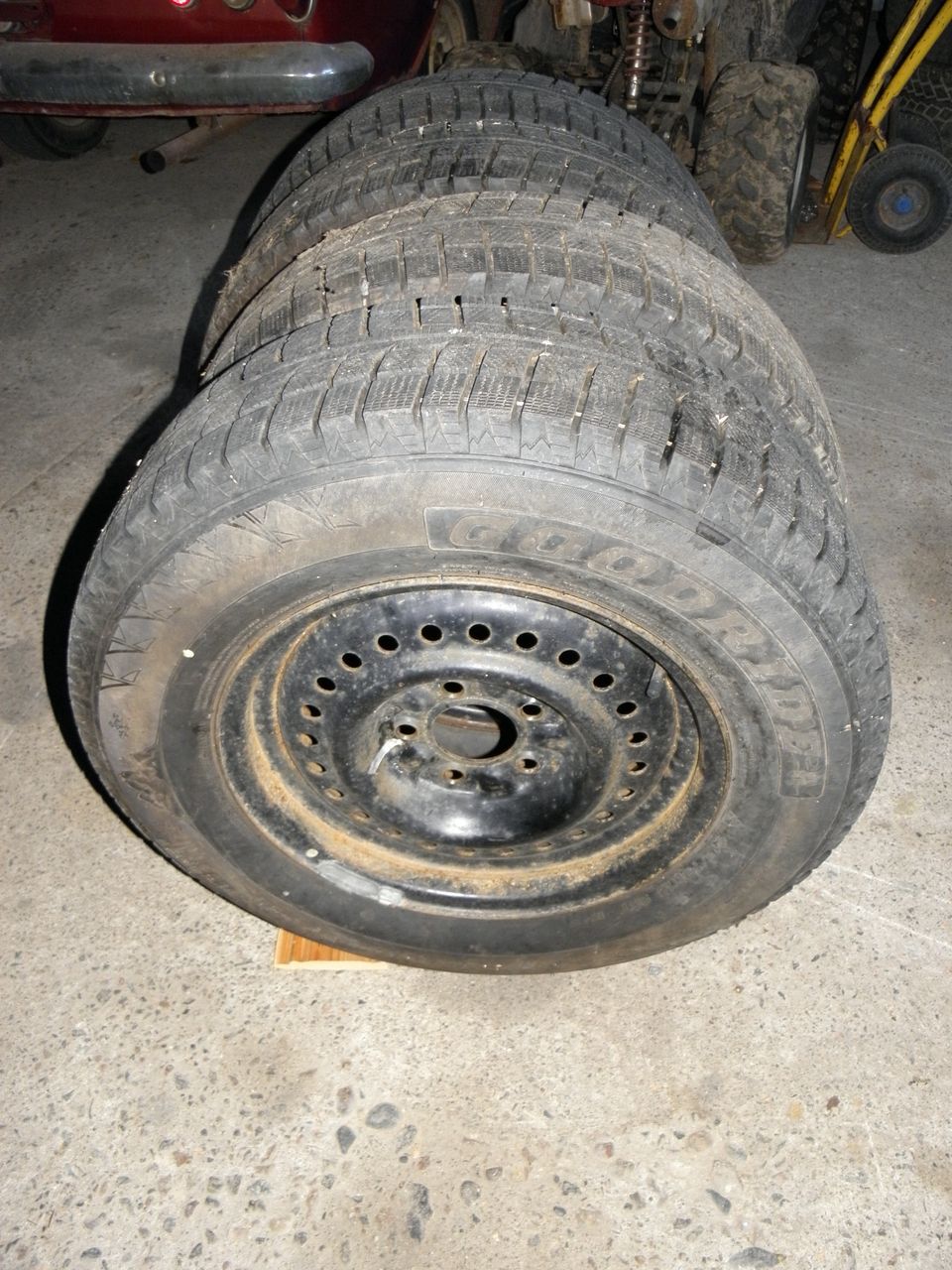 215/70R15 goodride kitkat