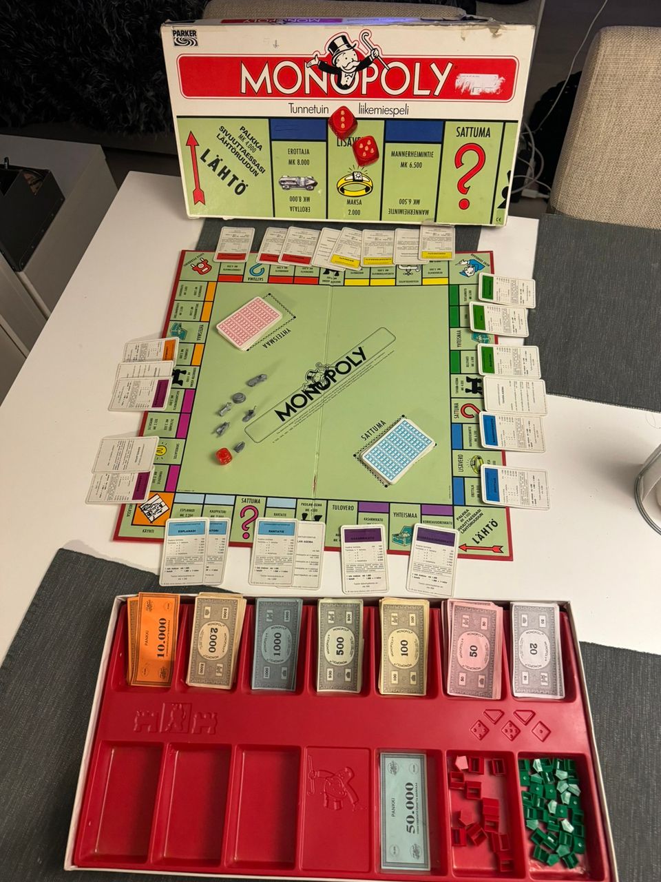 Markka-ajan Monopoly varaosiksi. 2 korttia puuttuu sekä toinen noppa, 20e.