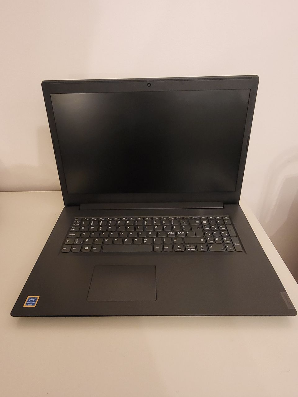 Lenovo 17,3" W11 kannettava