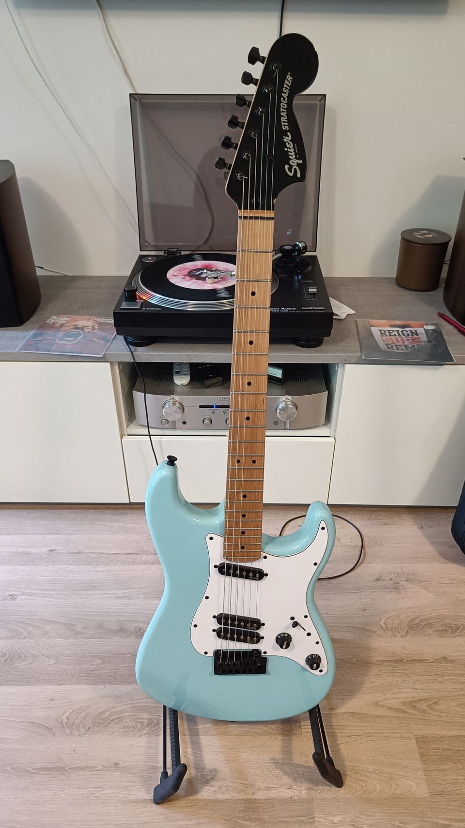 Squier FSR Contemporary Stratocaster RMN, Daphne Blue