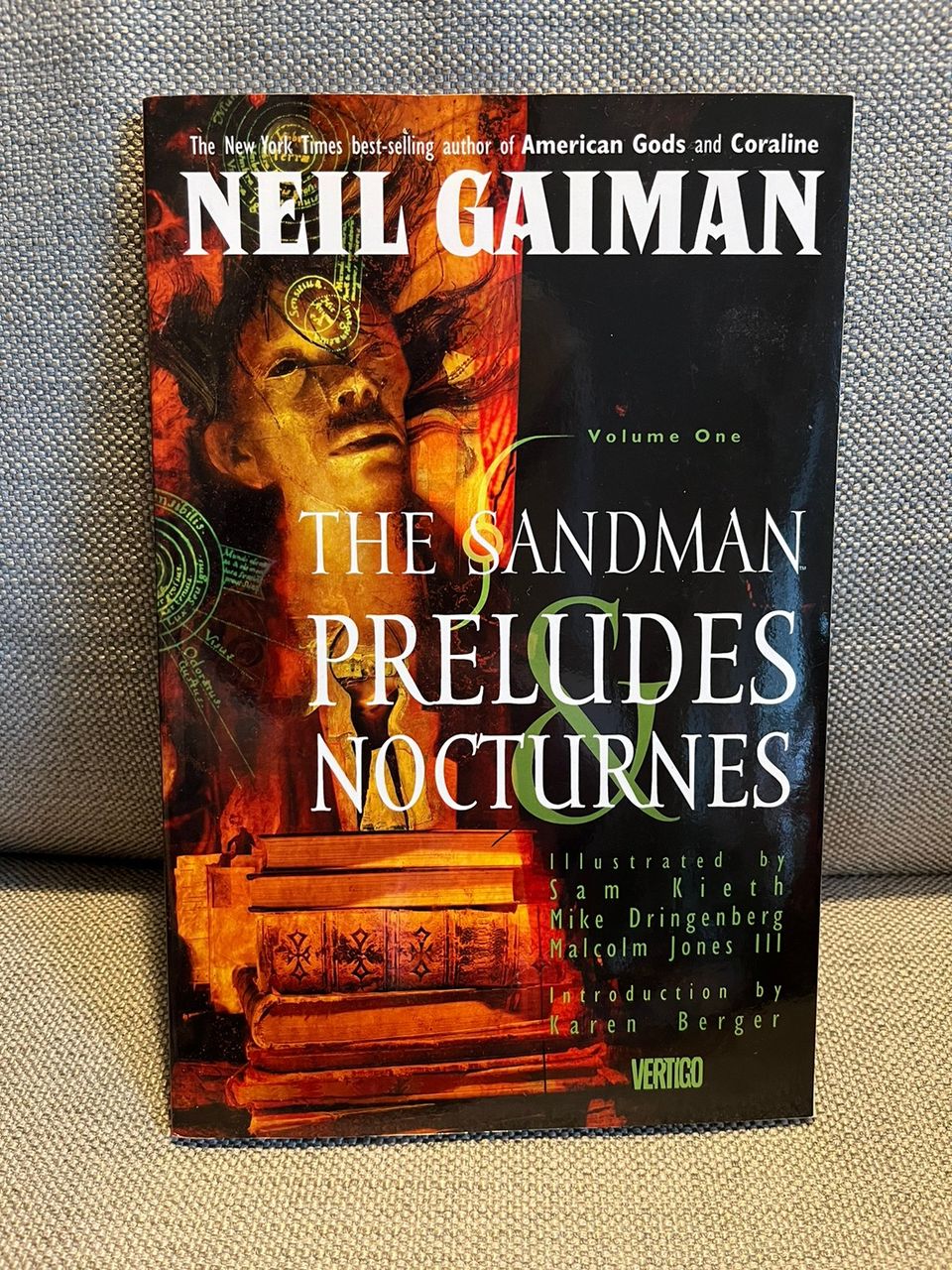 Neil Gaiman The Sandman volume one & volume two pakettina