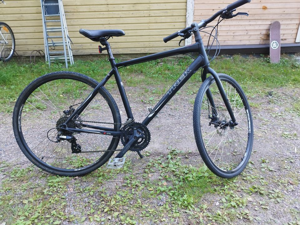 Trek hybridipyörä