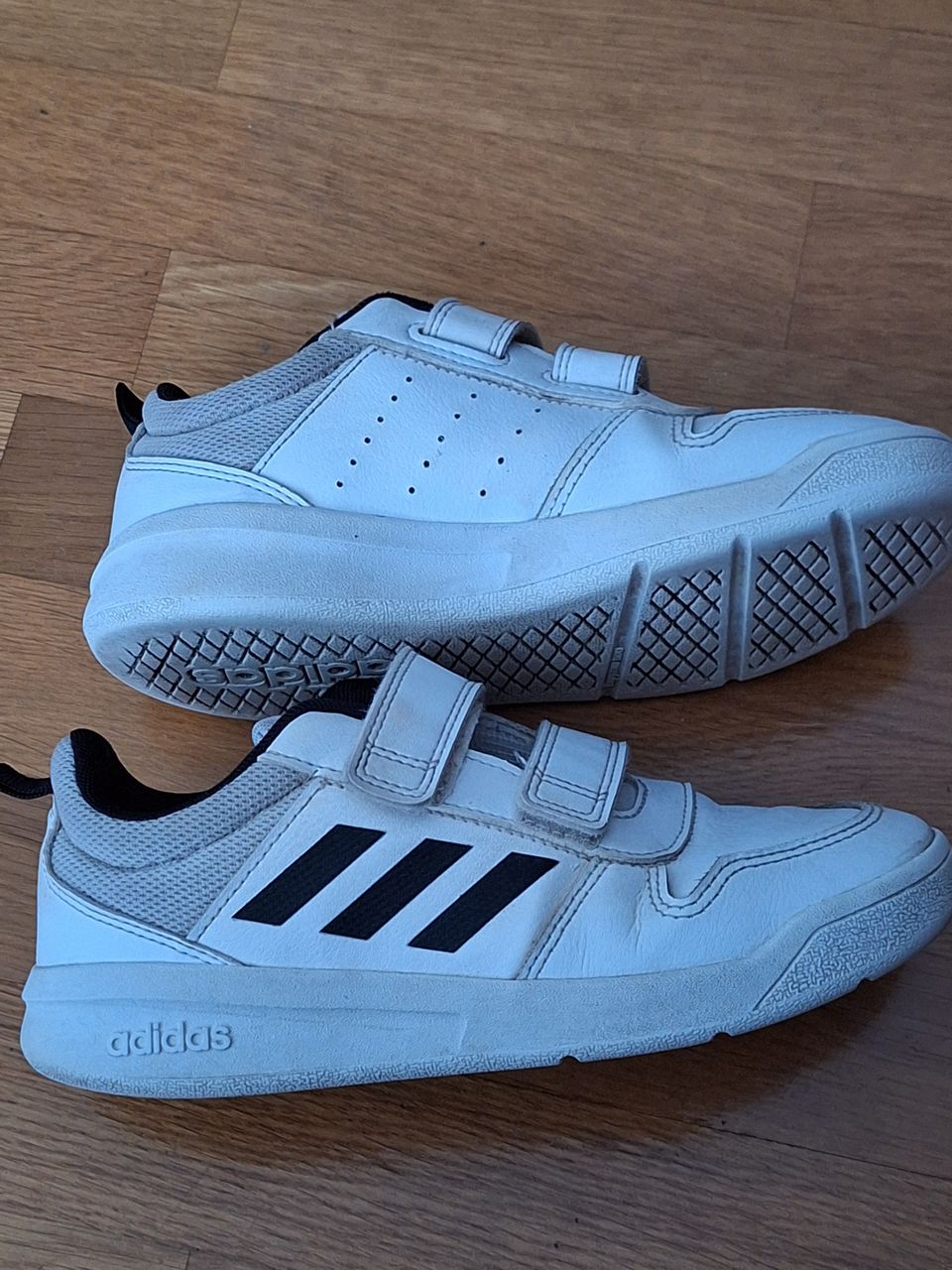 Adidas lenkkarit 34