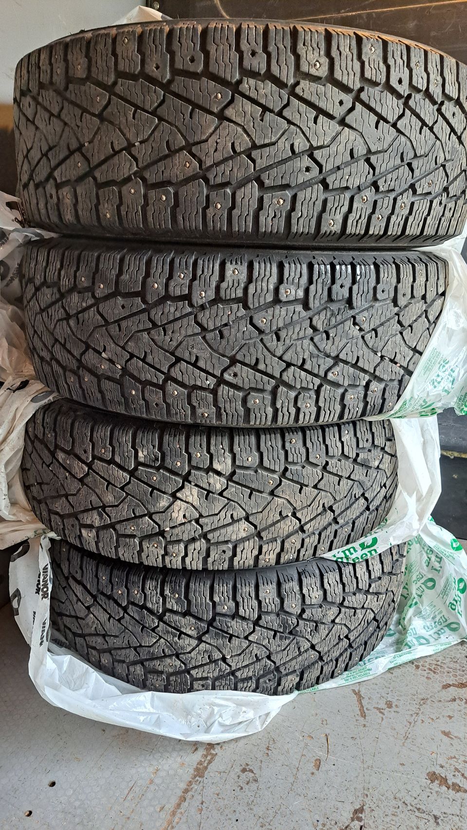 Nokian Hakkapeliitta C3 Nastarenkaat, 235/65R16C