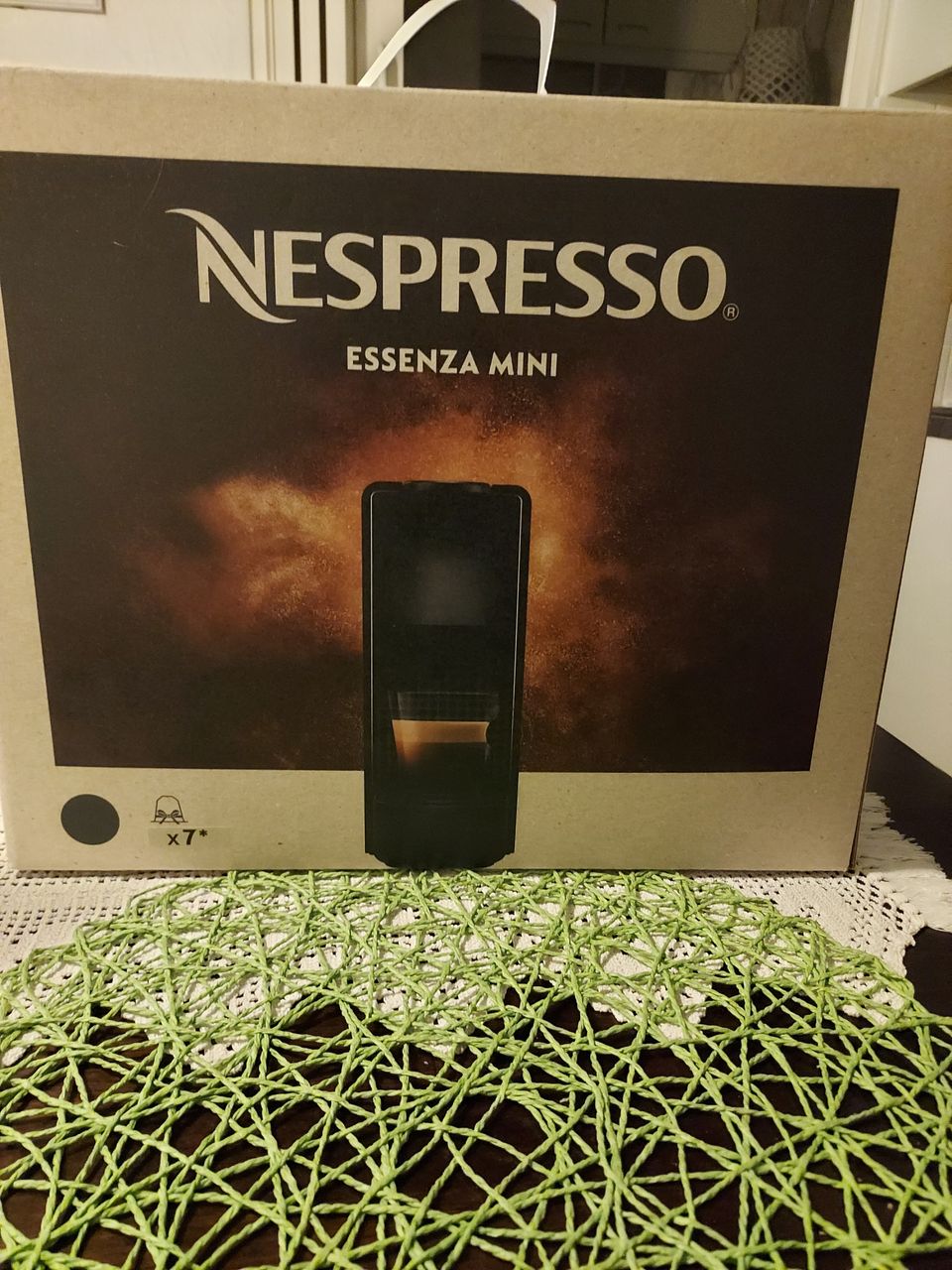 Nespresso Essenza Mini kapselikeitin/UUSI