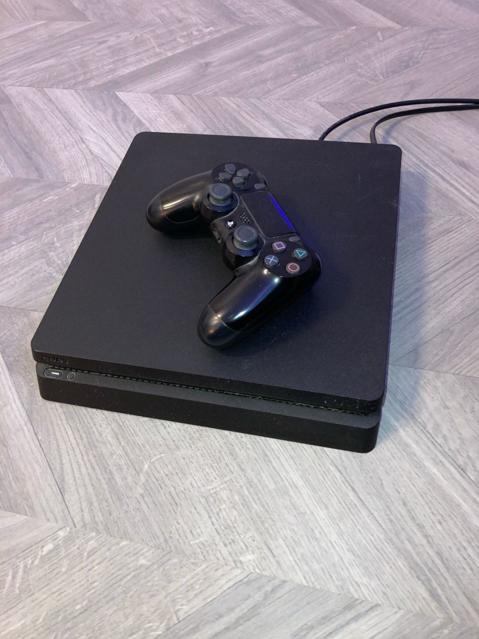 PLAYSTATION 4 SLIM 1000Gt (Musta)