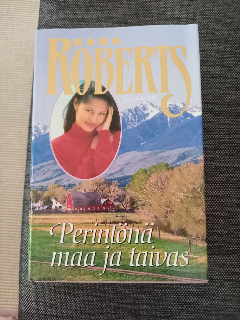 Nora Roberts ( Perintöna maa ja taivas )