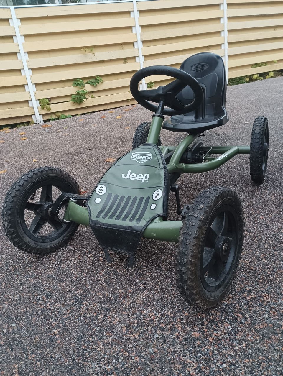 Polkuauto Berg Jeep