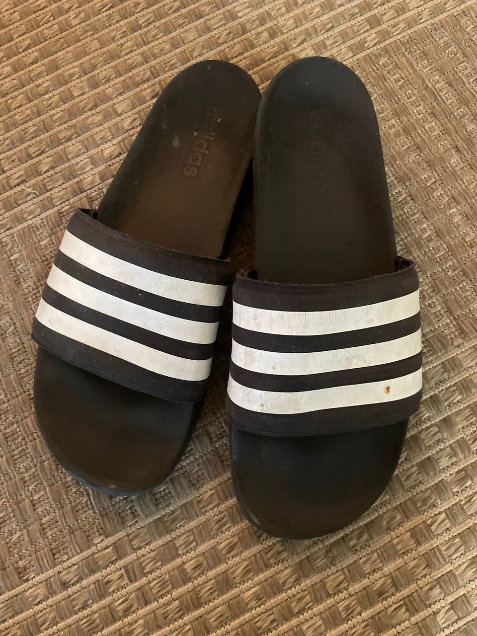 Adidas sandaalit 47