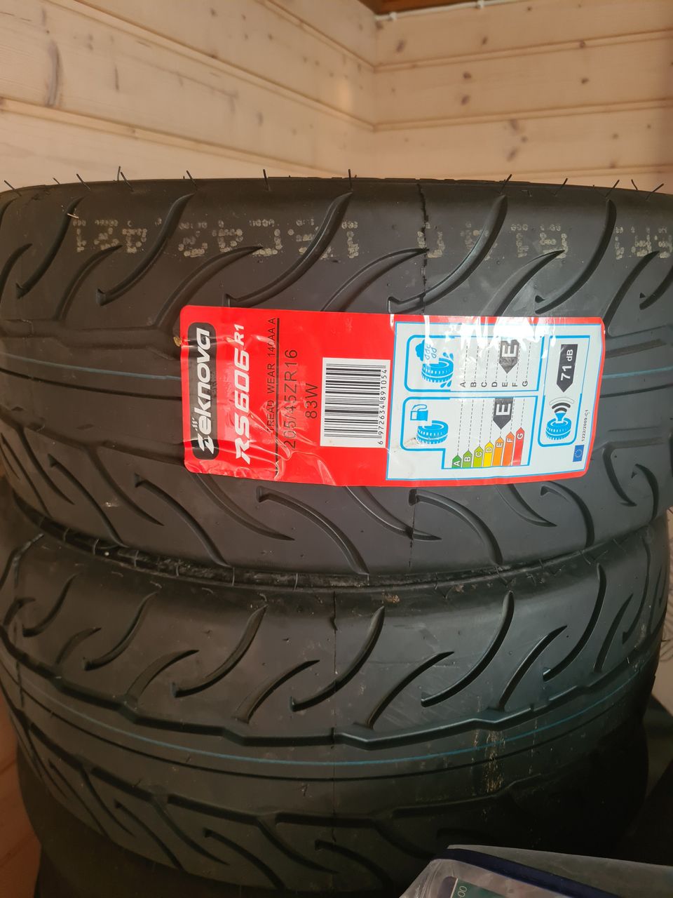 Zeknova 205/45 R16 semisliksi 2kpl