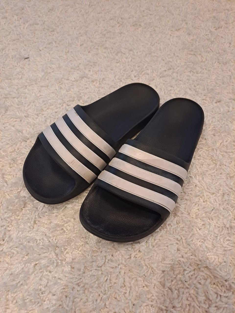 Adidas sandaalit