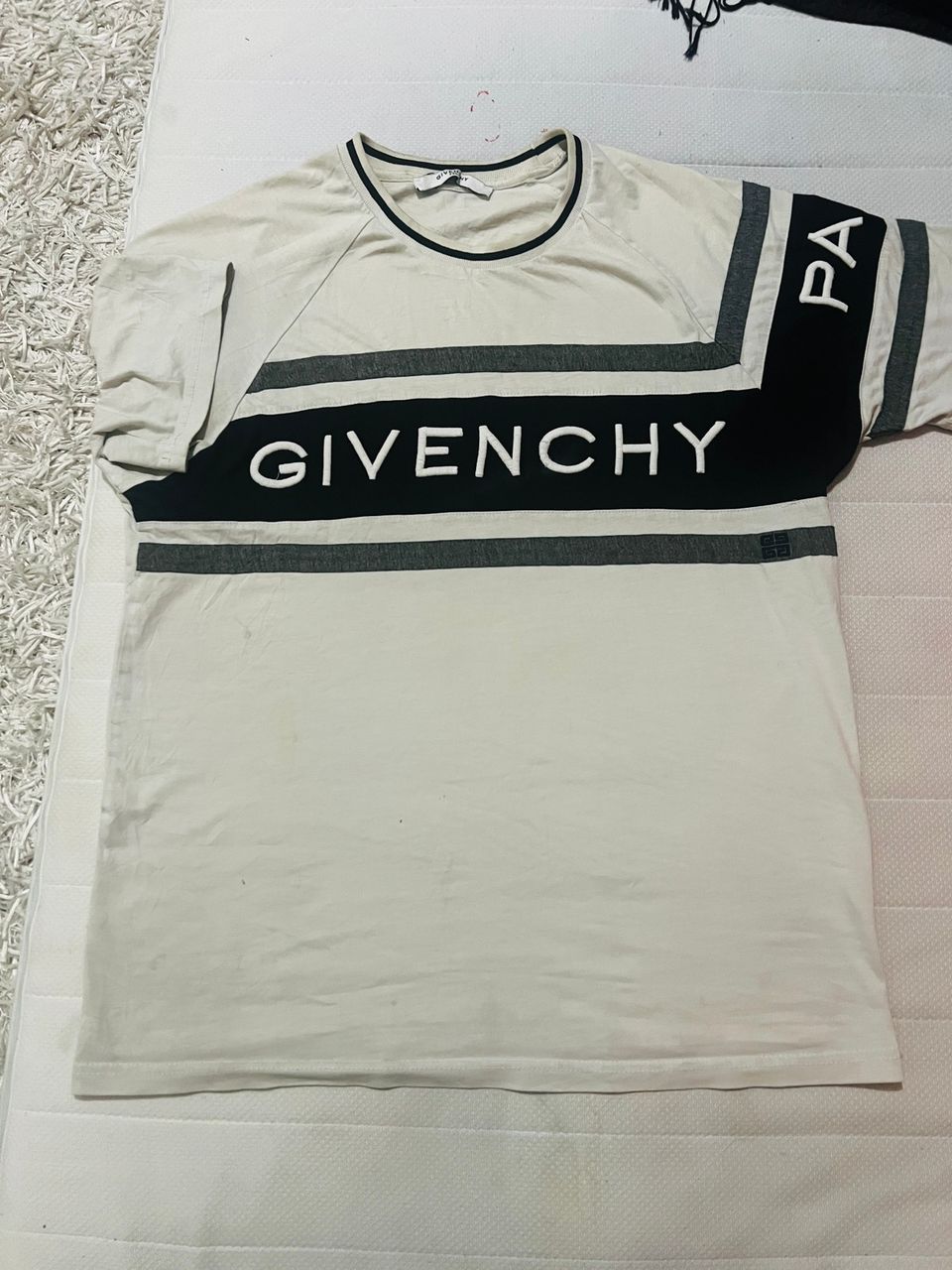 Givenchy T-shirt /T-paita