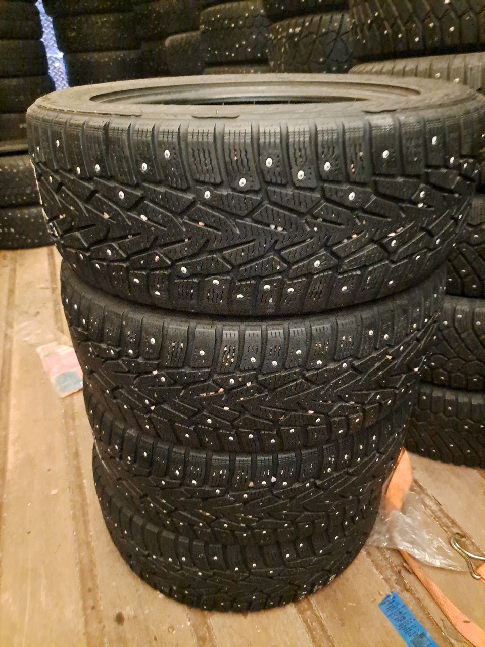 Nokian 205/55R16 nastasarja