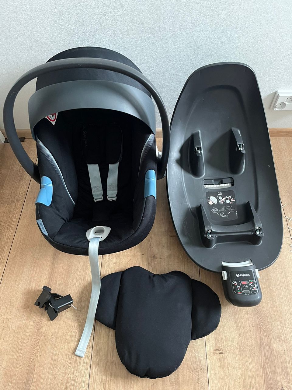 Cybex Aton M turvakaukalo + telakka