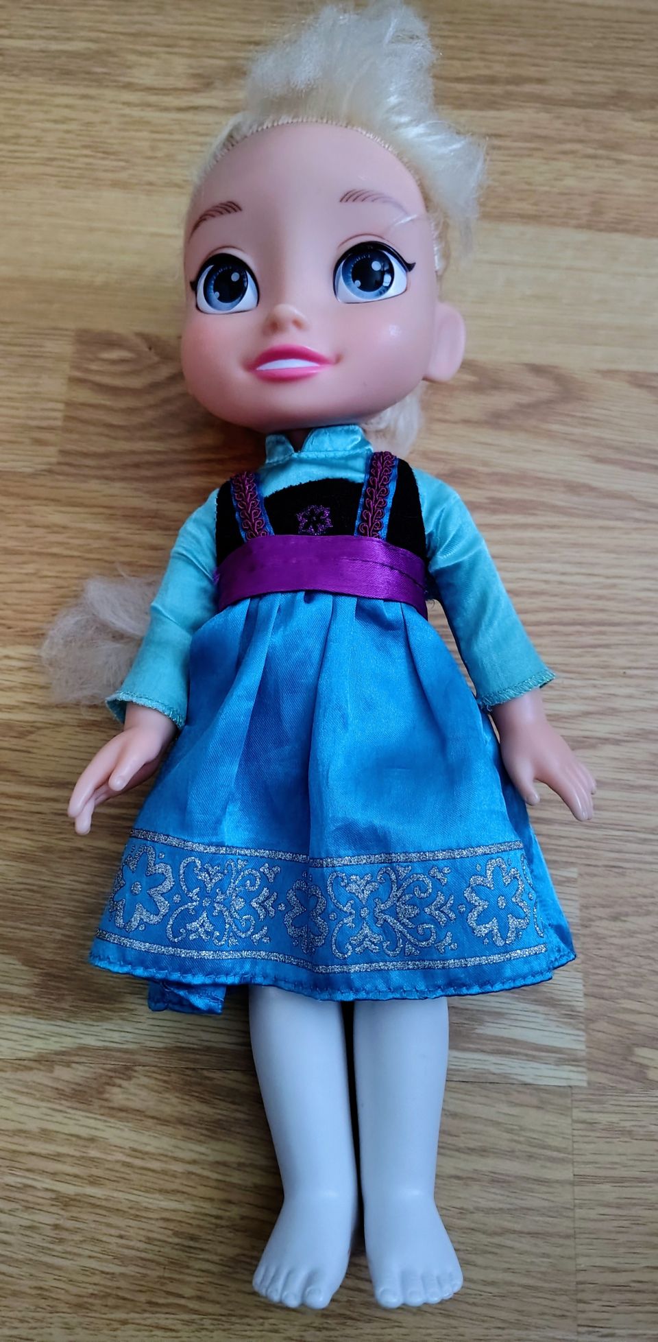 Frozen Elsa nukke