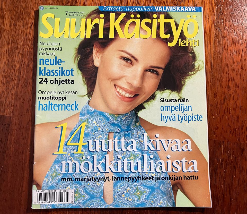 Suuri Käsityö 7/2001 : Baby Bornin lomapuvusto + Huppuliivin valmiskaava