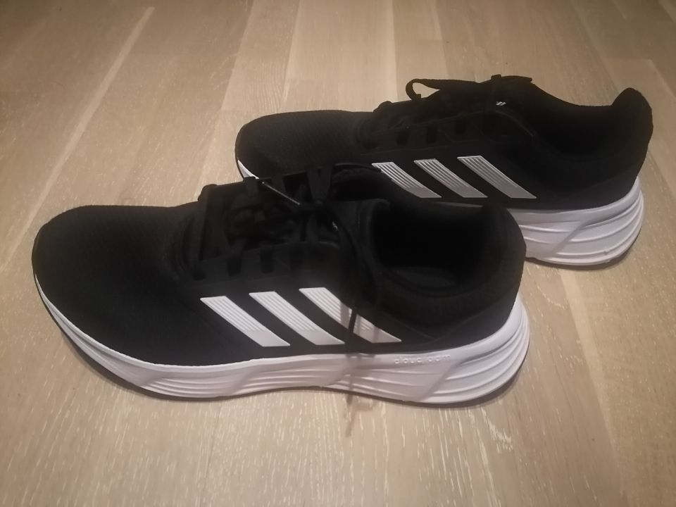 Adidas Kengät 46 (UUSI)