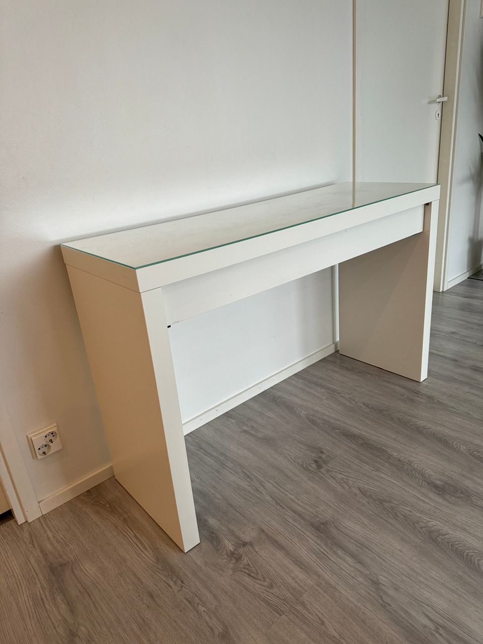 Ikea malm -kampauspöytä