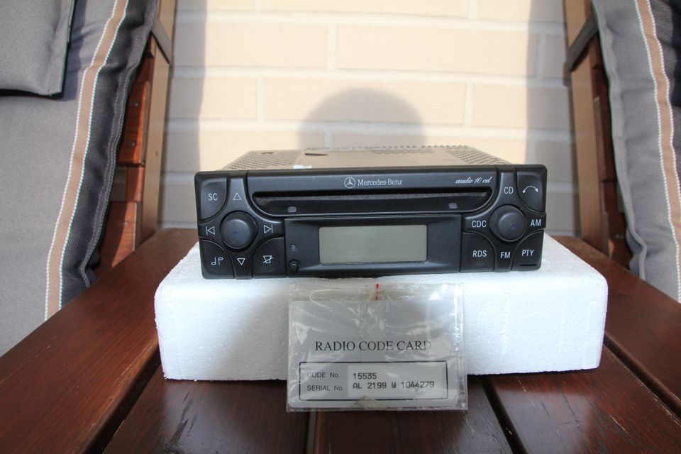 Mercedes Benz original CD-soitin / radio