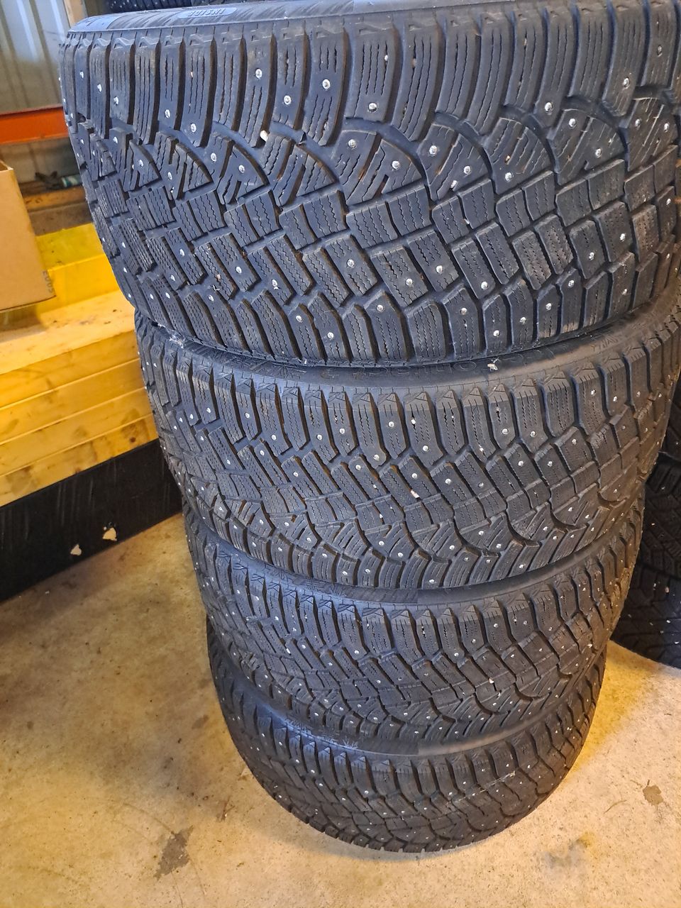 Conti 255/40R19 nastasarja