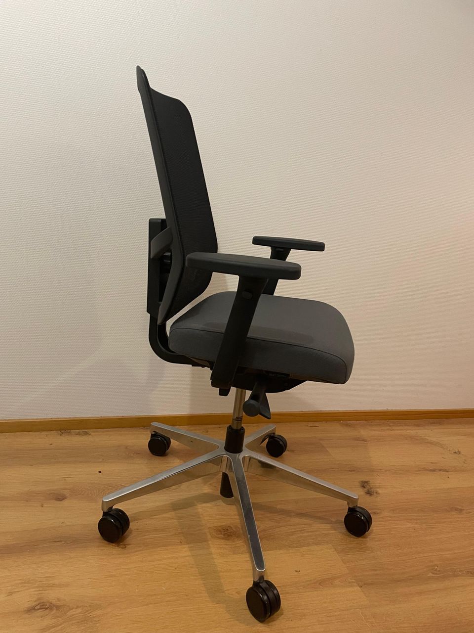 Martela James Mesh high-quality office chair