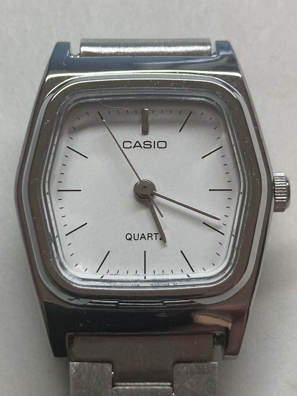 UUSI naisten Casio rannekello