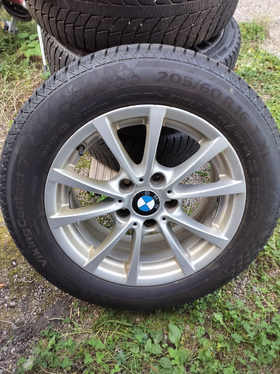 Bmw 16" vanteet kitkarenkailla