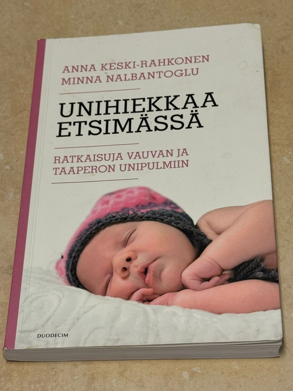 Unihiekkaa etsimässä -kirja