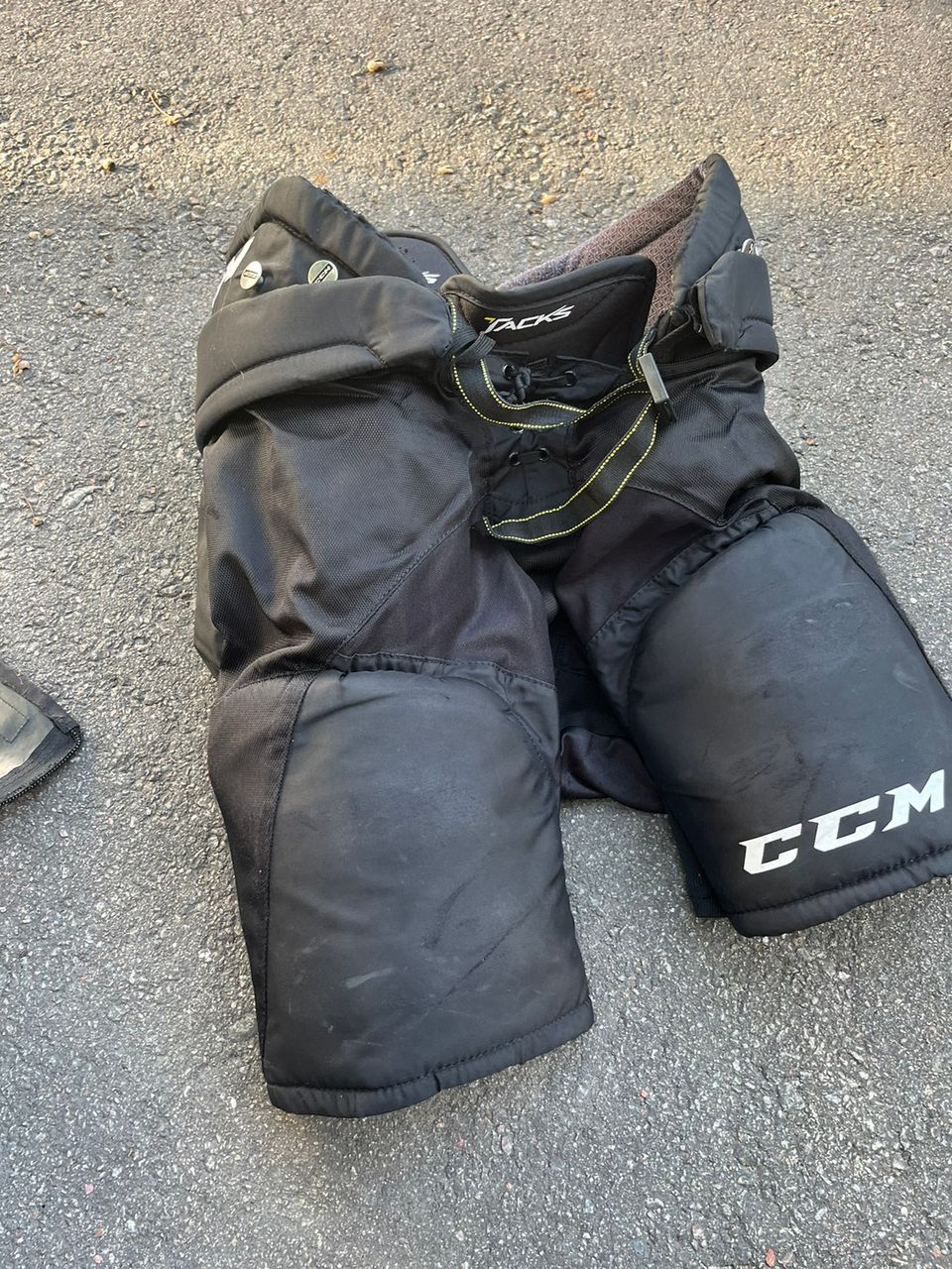 CCM TACKS 7092 jääkiekkohousut kokoa JR-L