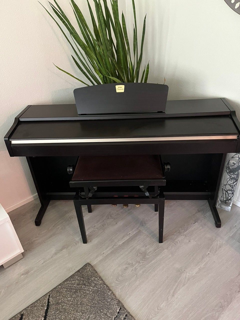 Digitaalinen piano Yamaha Clavinova 725