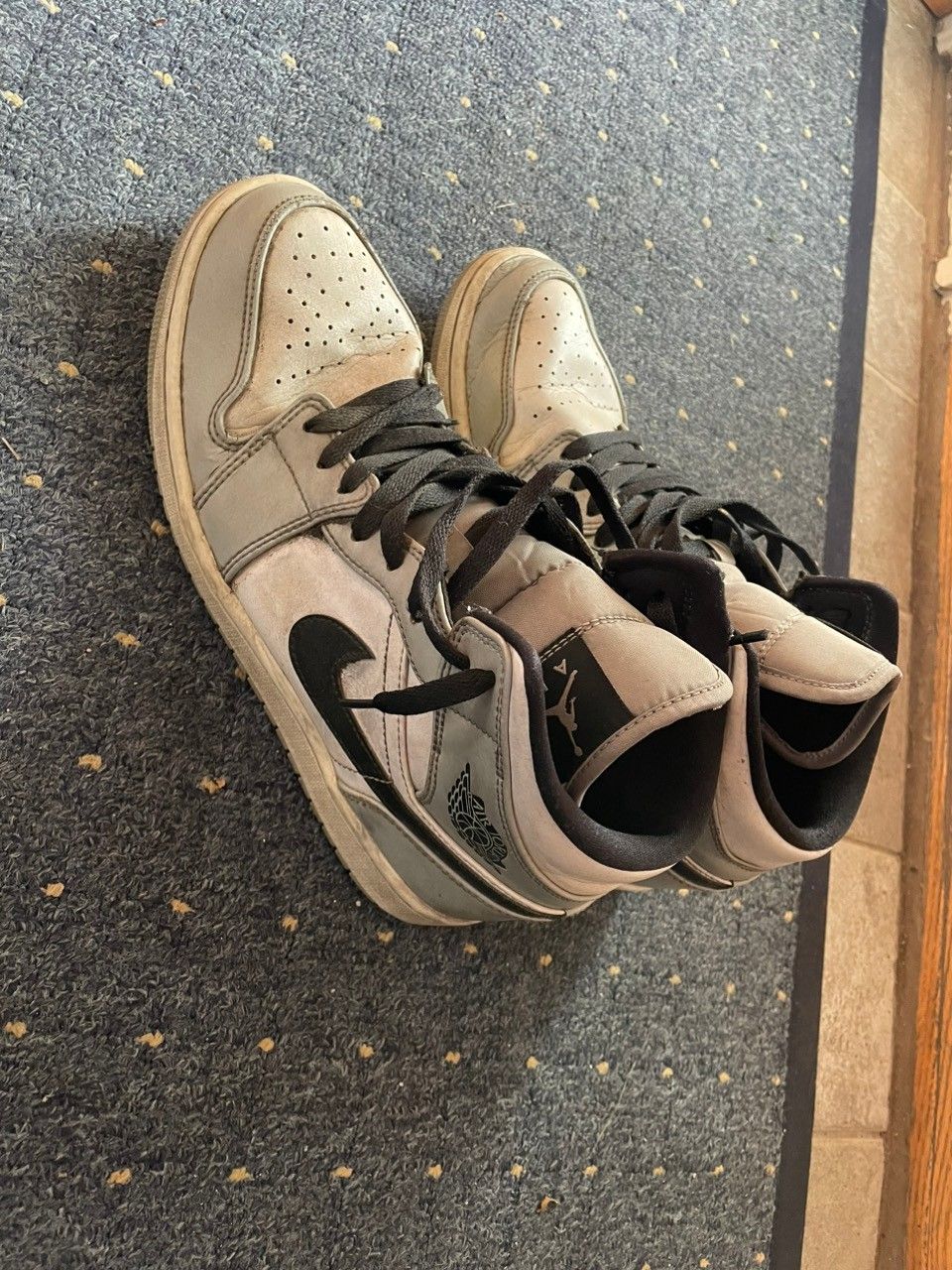 Air Jordan 1 light smoke grey